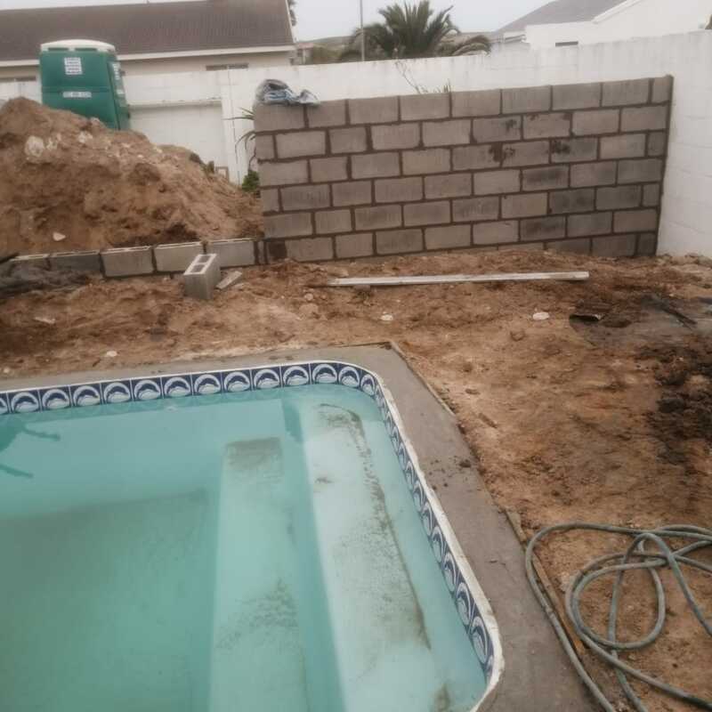 Swimming pool building
